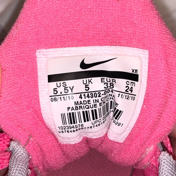 Nike Tennis Shoes - Picture 3 of 3